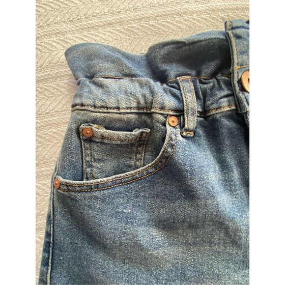 AMERICAN RAG  JUNIORS 1/25 PAPER BAG WAIST SHORTS MEDIUM WASH - Picture 4 of 11